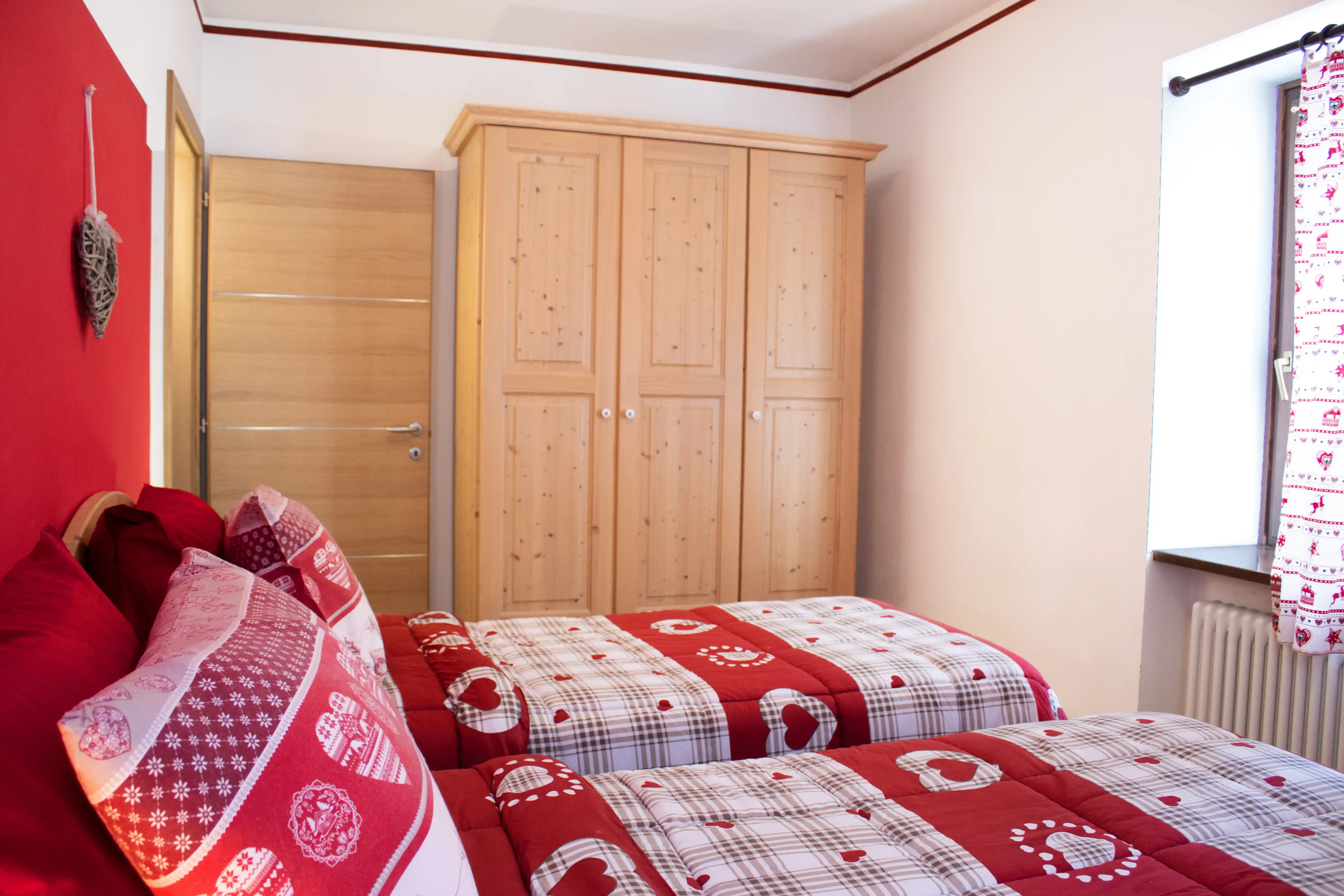 camera da letto con due letti