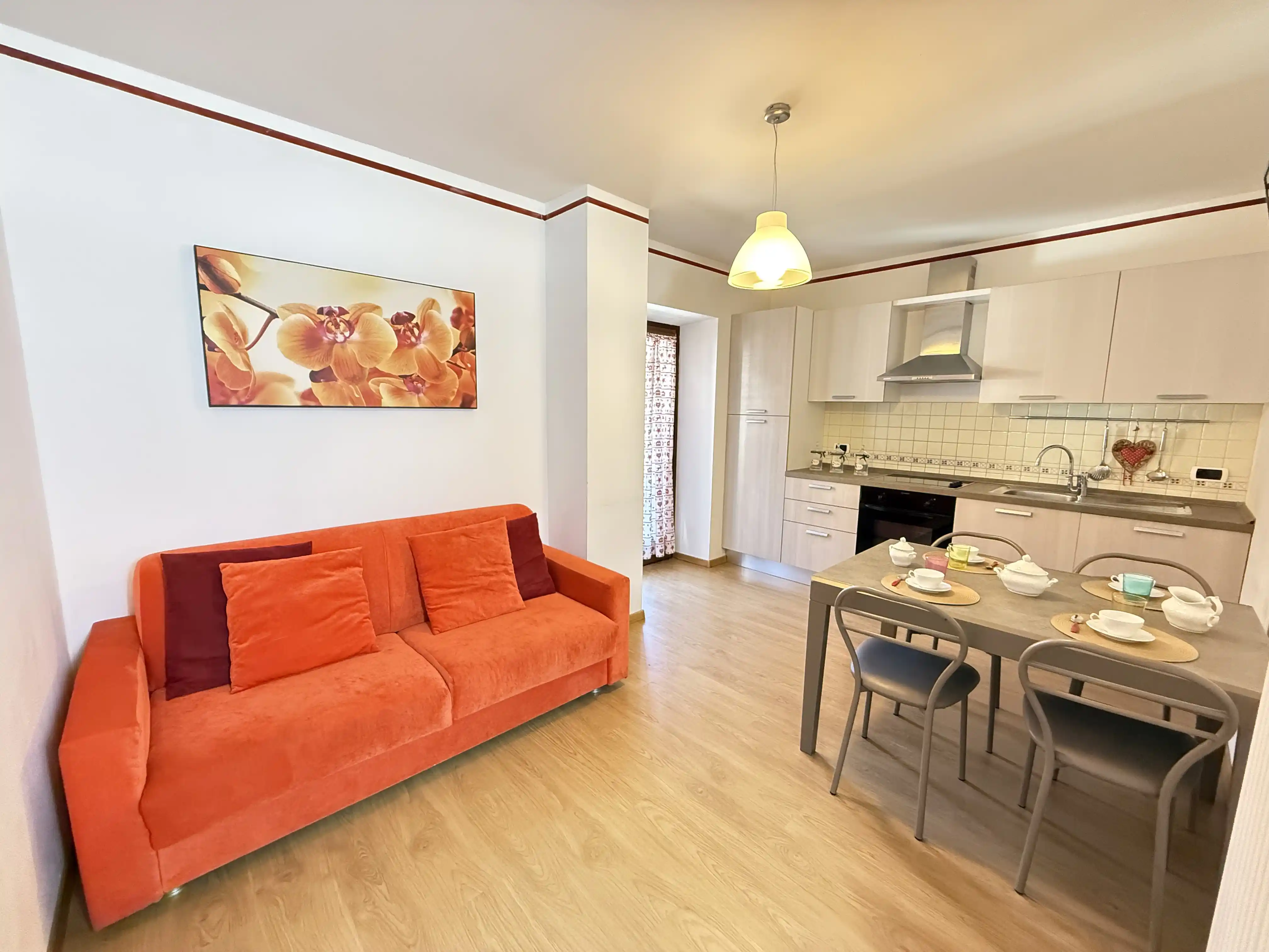 Zona giorno dell'Appartamento Dolomiti con cucina attrezzata